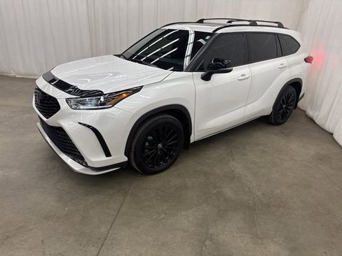 Used 2023 Toyota Highlander XSE image 4