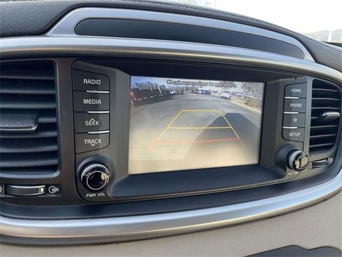 Used 2019 Kia Sorento LX image 28