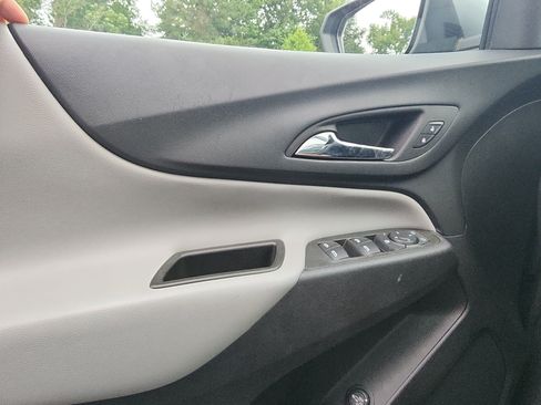 Used 2023 Chevrolet Equinox LT w/ Driver Convenience Package FWD image 15