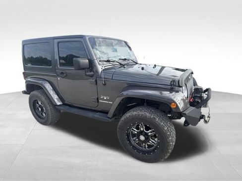 Used 2017 Jeep Wrangler Sahara w/ Connectivity Group AWD/4WD image 33