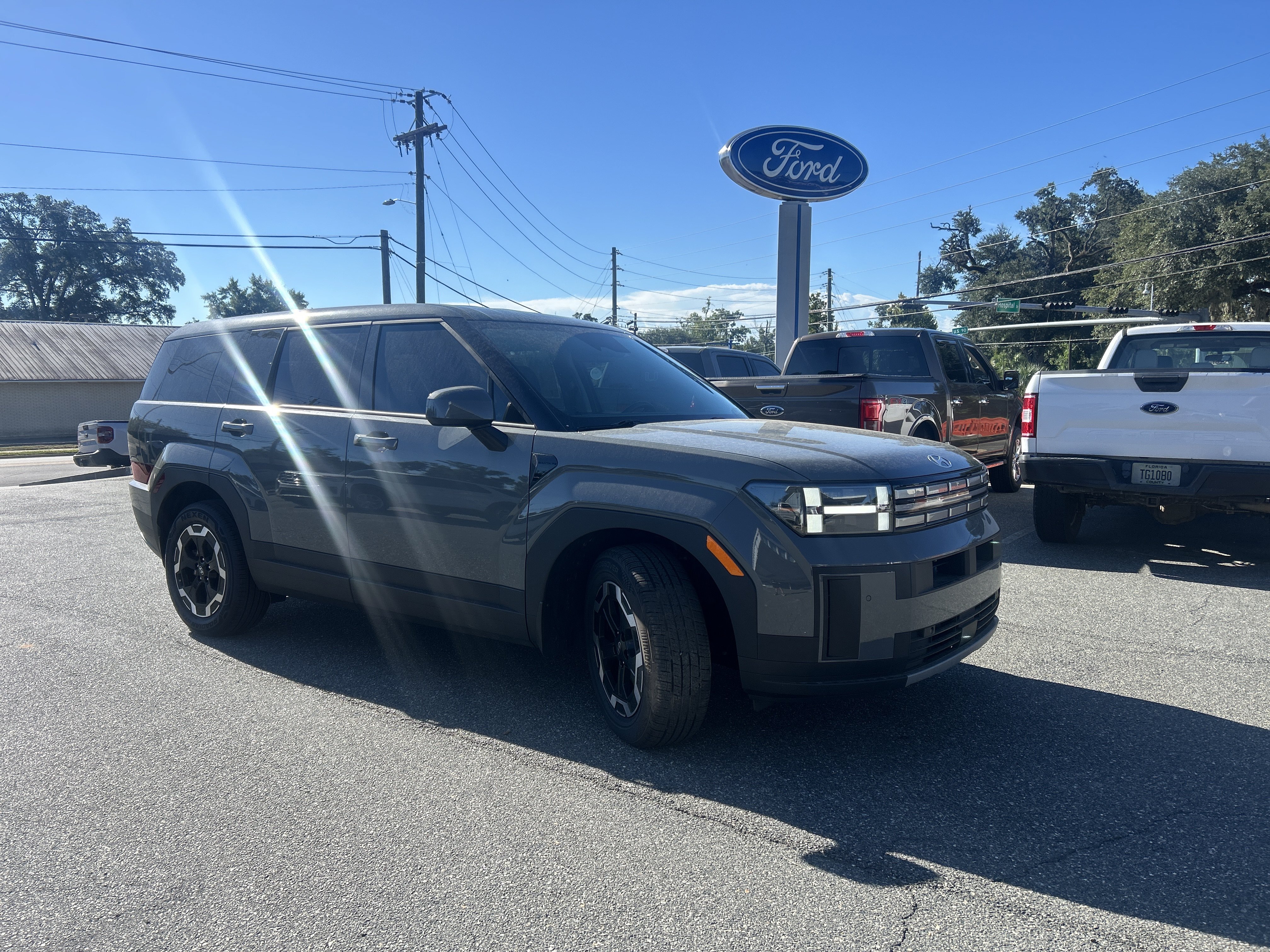 Used 2026 Hyundai Santa Fe SE FWD image 1
