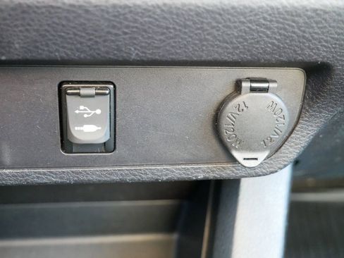 Used 2019 Toyota Tacoma SR image 44