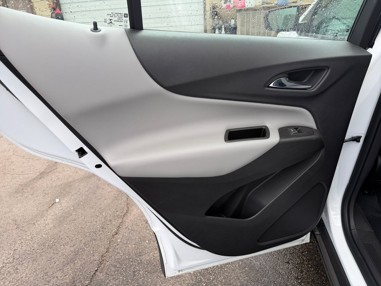 Used 2020 Chevrolet Equinox LS w/ LPO, Floor Liner Package AWD/4WD image 24