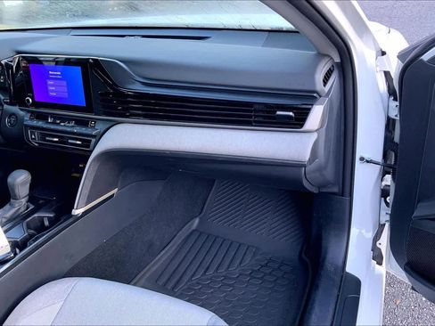 Used 2025 Toyota Camry LE image 18