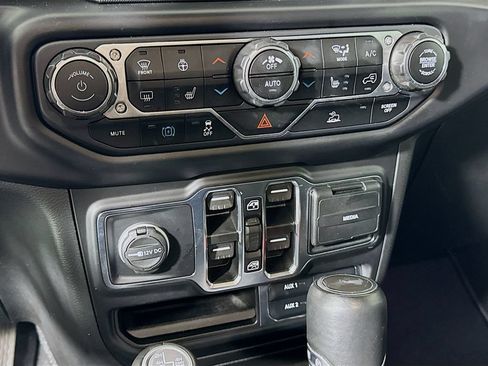 Used 2023 Jeep Wrangler Unlimited Sahara w/ Cold Weather Group AWD/4WD image 18