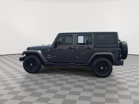 Used 2017 Jeep Wrangler Unlimited Sahara w/ Connectivity Group AWD/4WD image 6