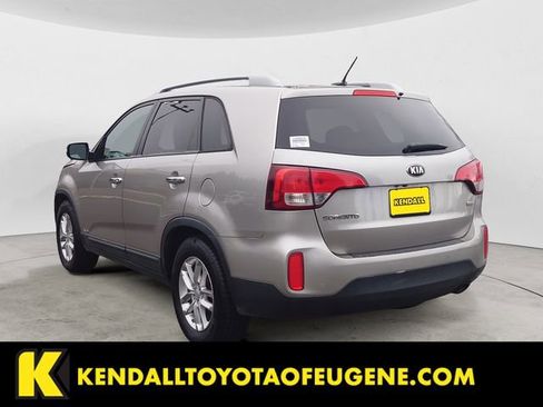 Used 2015 Kia Sorento LX image 3