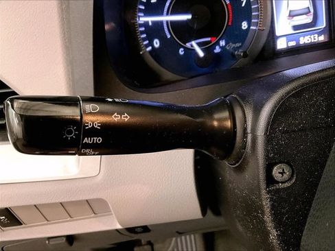 Used 2018 Toyota Sienna LE FWD image 32