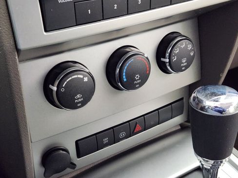 Used 2009 Dodge Nitro SE image 24