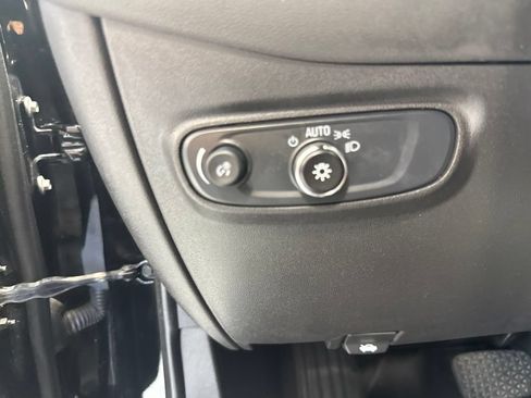 Used 2024 Chevrolet Equinox LT AWD/4WD image 17