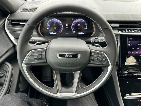 New 2025 Jeep Grand Cherokee L Altitude image 2