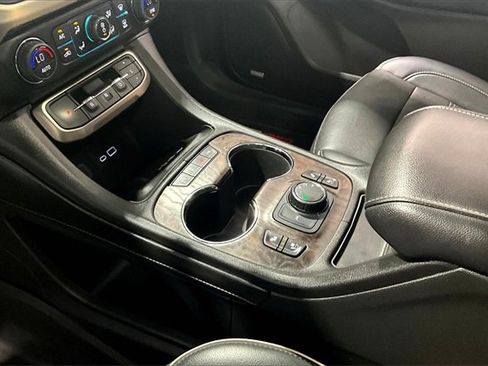 Used 2022 GMC Acadia Denali image 18