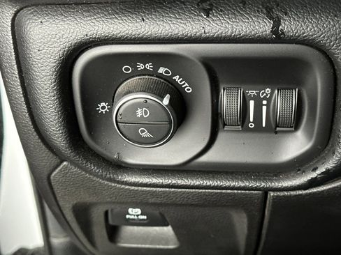 Used 2019 RAM 1500 Rebel image 31