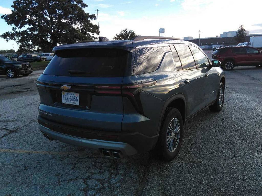 Used 2025 Chevrolet Traverse LT AWD/4WD image 2