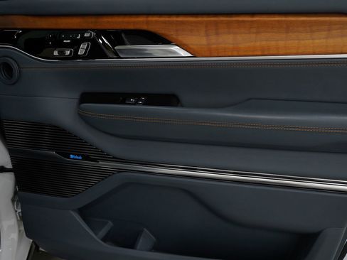 Used 2022 Jeep Grand Wagoneer Series II w/ Premium Group II image 11