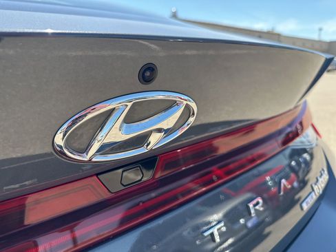 Used 2023 Hyundai Elantra Blue FWD image 5