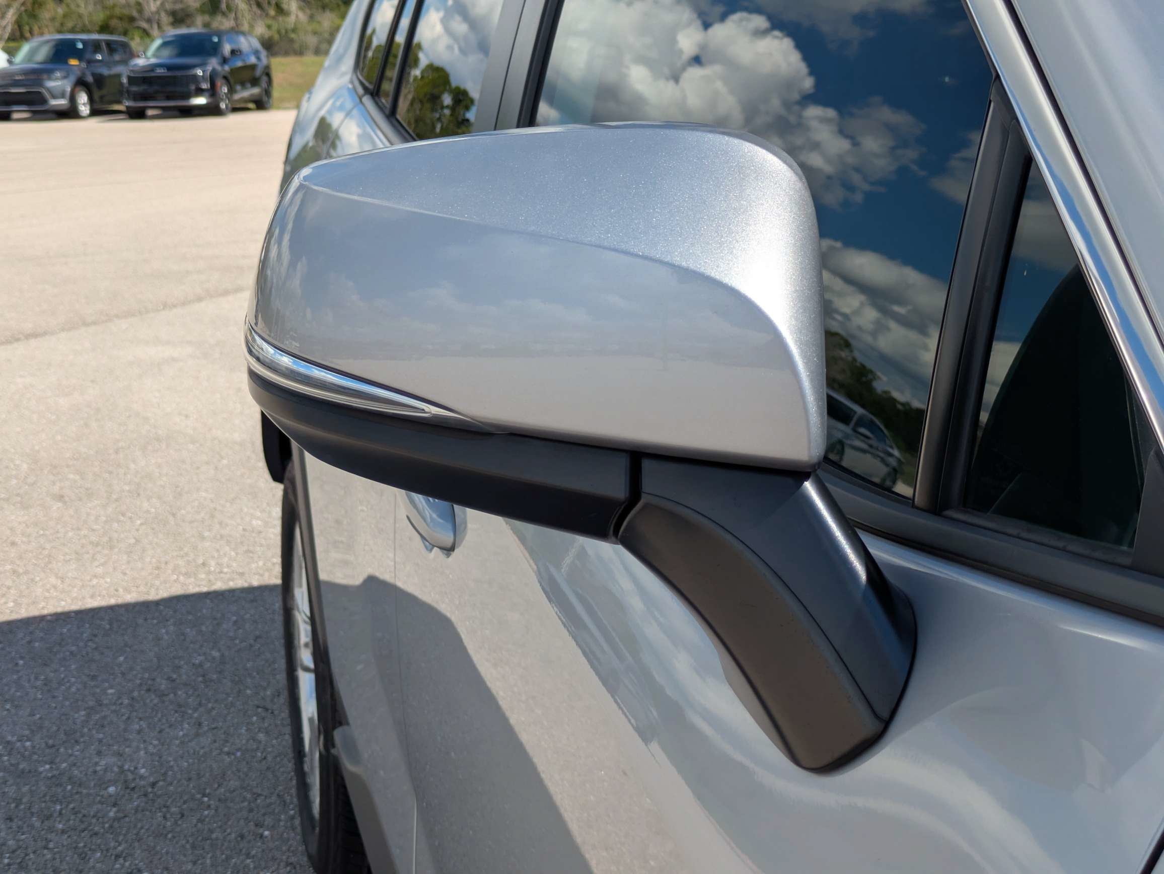 Used 2019 Toyota RAV4 XLE w/ Convenience Package FWD image 12
