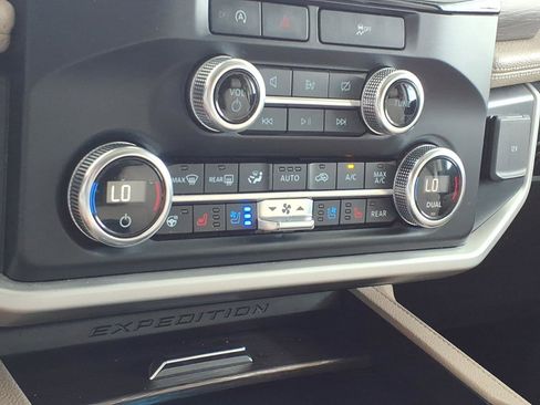 Used 2024 Ford Expedition Limited RWD image 13