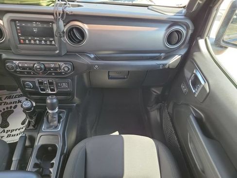 Used 2023 Jeep Gladiator Sport AWD/4WD image 16
