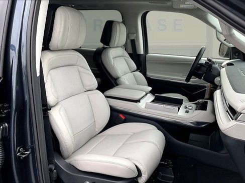 New 2026 Lincoln Navigator L Reserve w/ Jet Appearance Package image 11