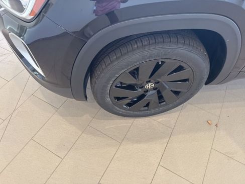 New 2026 Volkswagen Atlas SE image 9