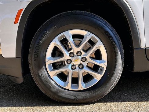 Used 2023 Chevrolet Traverse LS image 31