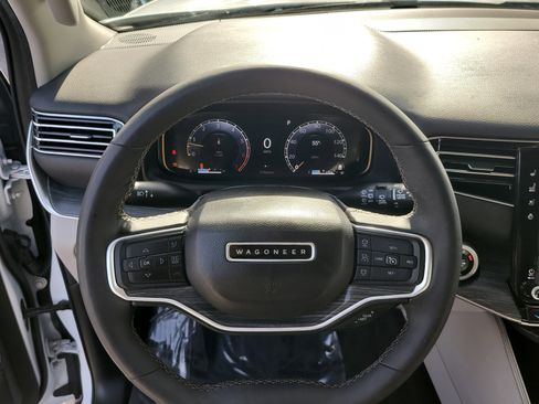 Used 2024 Jeep Wagoneer L Series II w/ Flexible Seating Group image 26