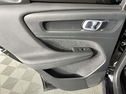 Used 2020 Volvo XC40 T5 R-Design image 25