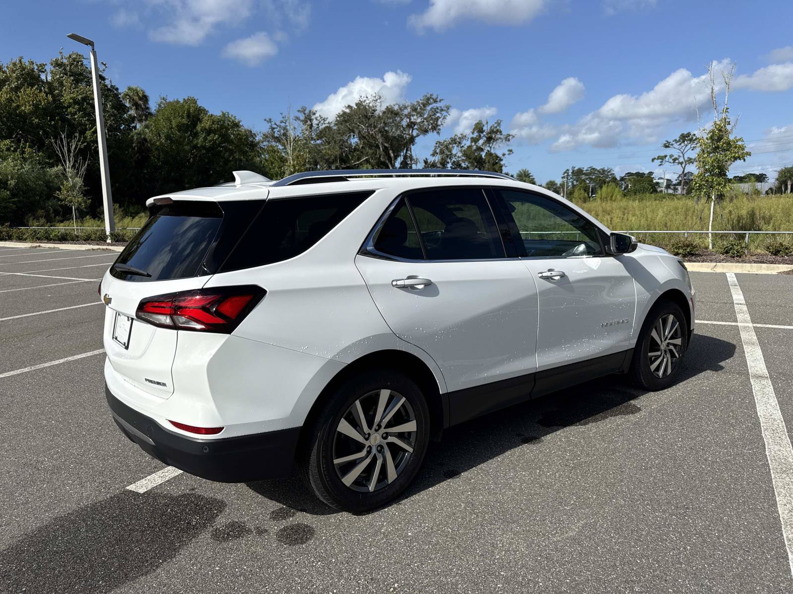 Used 2023 Chevrolet Equinox Premier FWD image 3