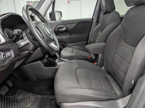 Used 2019 Jeep Renegade Latitude w/ Cold Weather Group AWD/4WD image 4