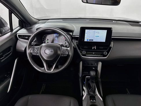 Used 2025 Toyota Corolla Cross AWD Hybrid w/ Moonroof Package image 18