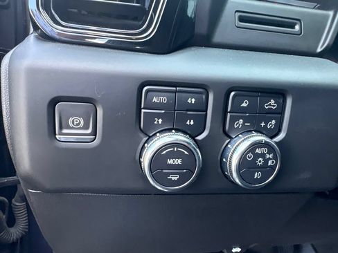Used 2023 GMC Sierra 1500 AT4 w/ AT4 Premium Package AWD/4WD image 12