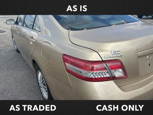 Used 2011 Toyota Camry LE image 10