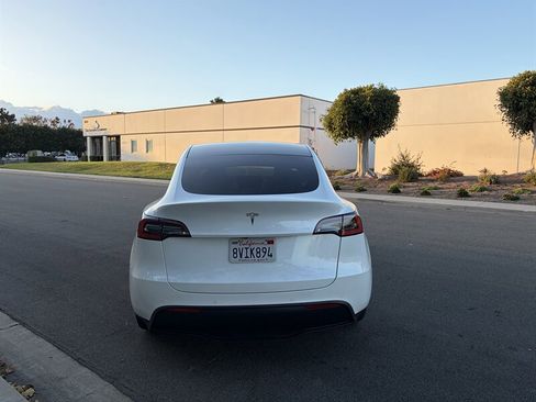 Used 2021 Tesla Model Y 2WD image 5