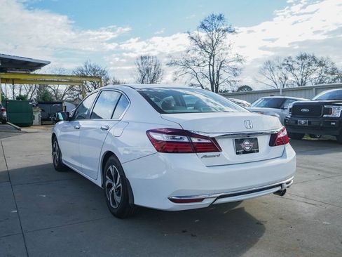 Used 2017 Honda Accord LX image 4