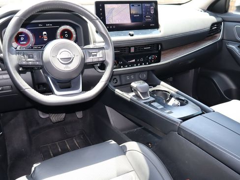 Used 2024 Nissan Rogue Platinum FWD image 5