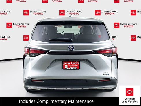 Certified 2022 Toyota Sienna XLE FWD image 6