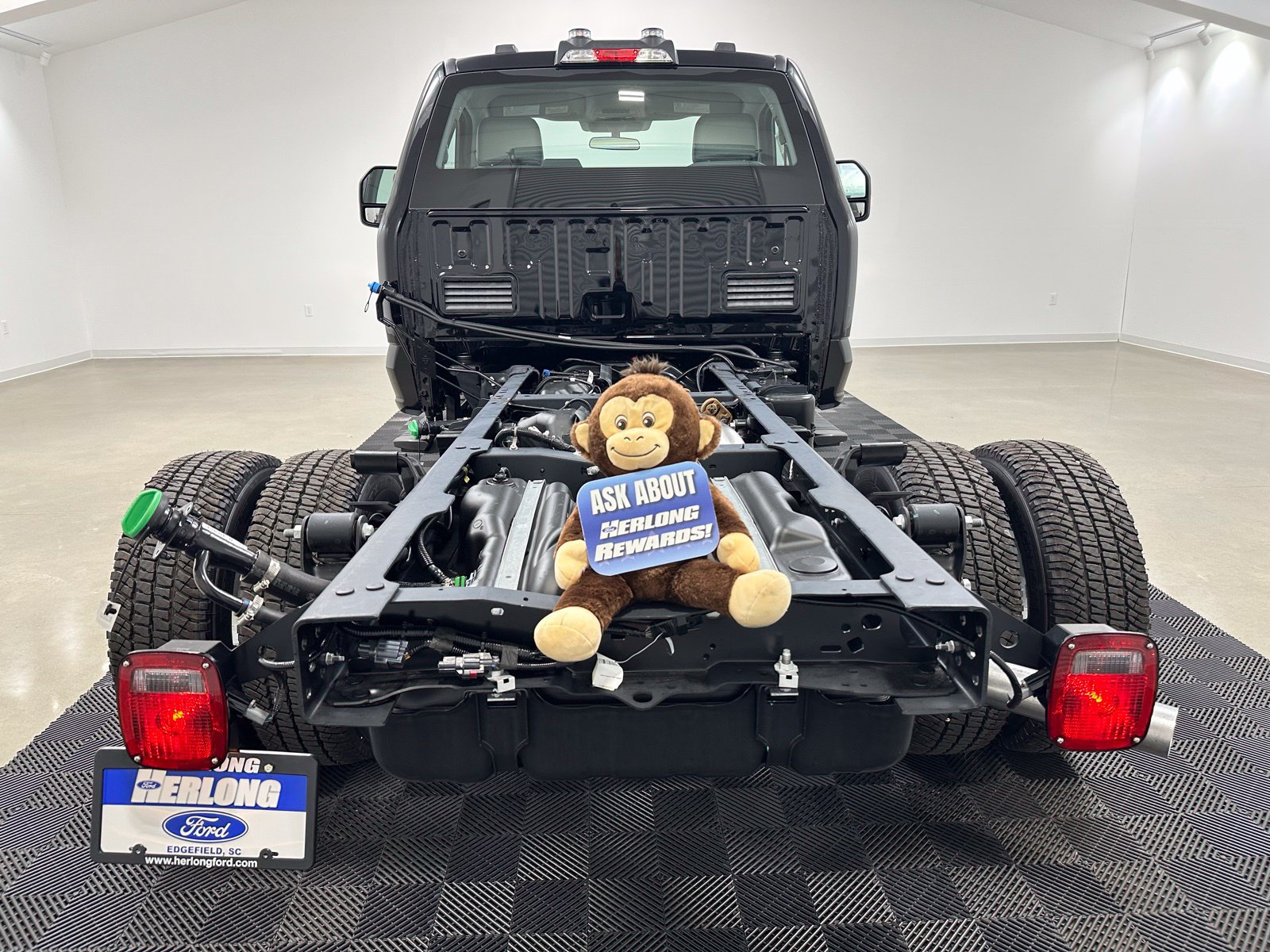New 2025 Ford F350 XL w/ XL Chrome Package AWD/4WD image 4