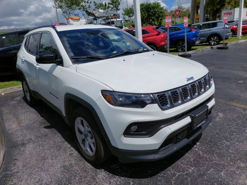 Used 2026 Jeep Compass Latitude AWD/4WD image 3