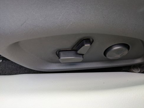 Used 2018 Jeep Compass Latitude w/ Popular Equipment Group image 17