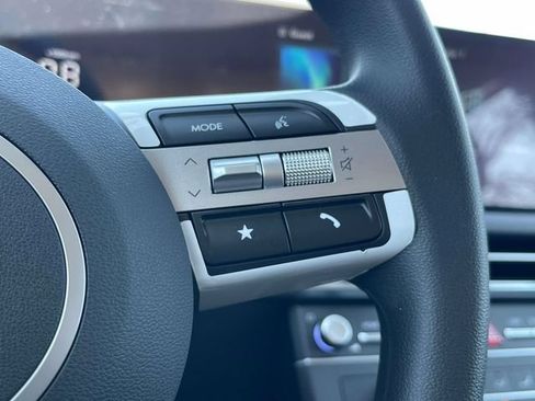 Certified 2025 Hyundai Tucson SE FWD image 28