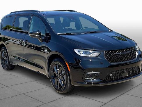 New 2026 Chrysler Pacifica Limited w/ S Appearance Package image 2