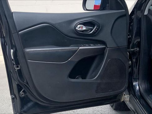 Used 2019 Jeep Cherokee Limited AWD/4WD image 26