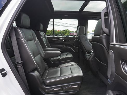 Used 2023 Cadillac Escalade Premium Luxury AWD/4WD image 44
