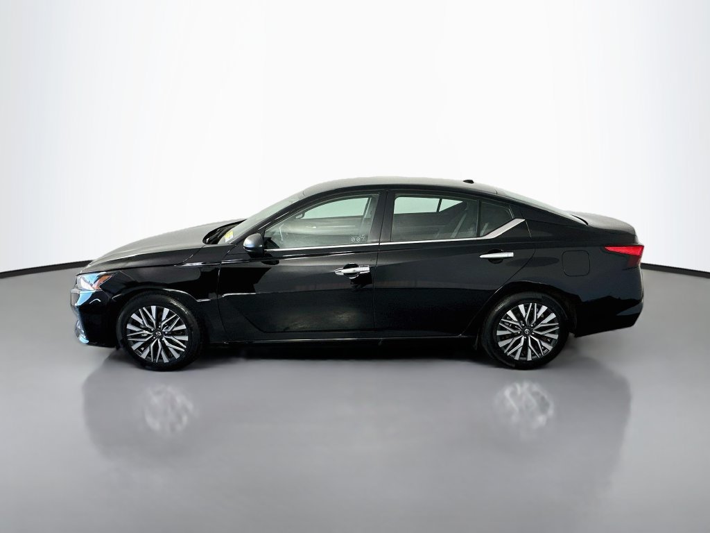 Used 2025 Nissan Altima 2.5 SV FWD image 4