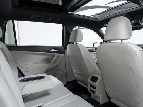 Used 2022 Volkswagen Tiguan SE R-Line image 23