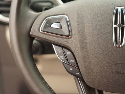 Used 2016 Lincoln MKX Reserve w/ Technology Package FWD image 23