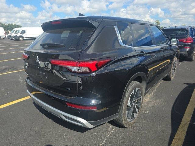 Used 2024 Mitsubishi Outlander SE Black Edition AWD/4WD image 4