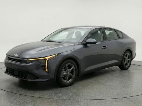 Used 2025 Kia K4 FWD image 3