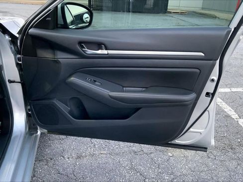 Used 2022 Nissan Altima 2.5 SV image 22